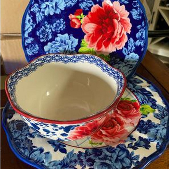 The Pioneer Woman Blue and Red Floral Dinnerware Set of 12